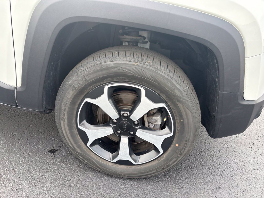Used 2019 Jeep Renegade Trailhawk AWD/4WD image 12