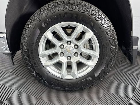 Used 2024 Chevrolet Silverado 1500 LT AWD/4WD image 32