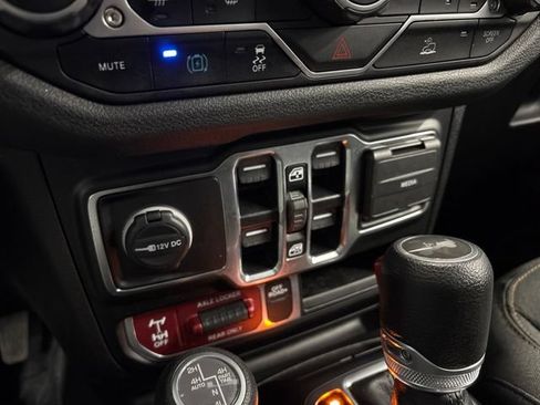 Used 2024 Jeep Wrangler Unlimited AWD/4WD image 20