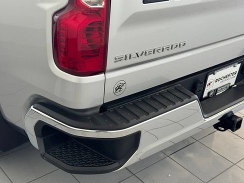 Certified 2022 Chevrolet Silverado 1500 LT w/ Leather Package AWD/4WD image 46