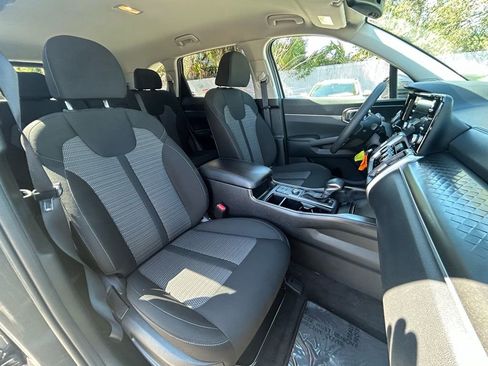 Used 2023 Kia Sorento LX image 29