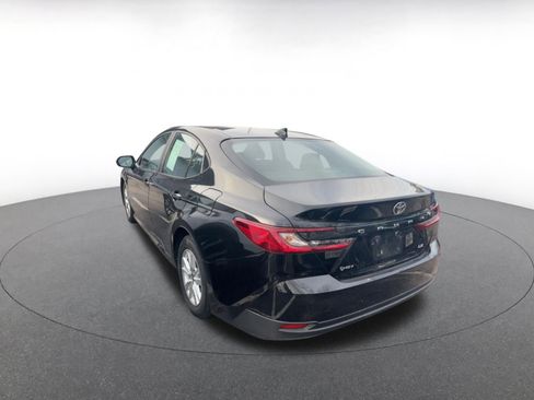 Used 2025 Toyota Camry LE image 5