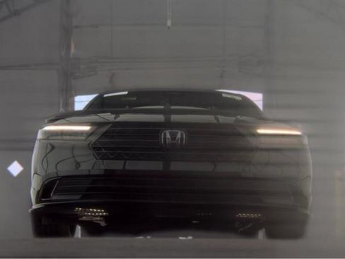 Used 2025 Honda Accord Sport image 3