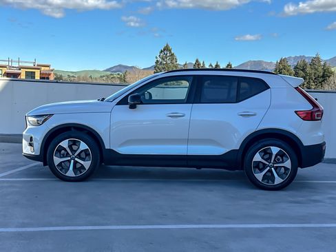 Used 2025 Volvo XC40 B5 Plus w/ Protection Package Premier image 2