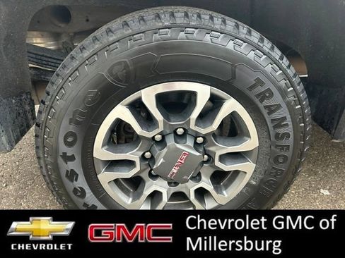 Used 2023 GMC Sierra 2500 SLT w/ SLT Convenience Package AWD/4WD image 13