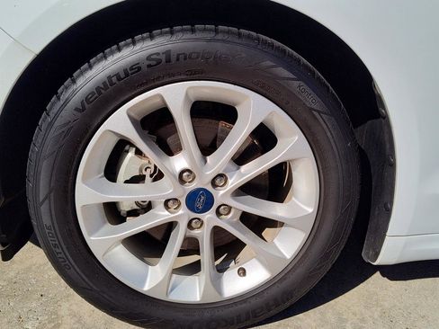 Used 2019 Ford Fusion SE FWD image 11