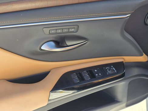 Certified 2025 Lexus ES 350 w/ Premium Package image 11