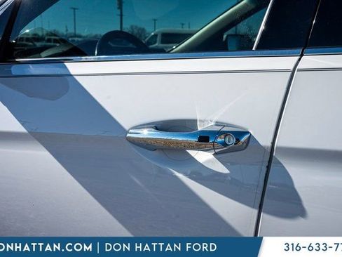 Used 2017 Hyundai Santa Fe Limited image 32