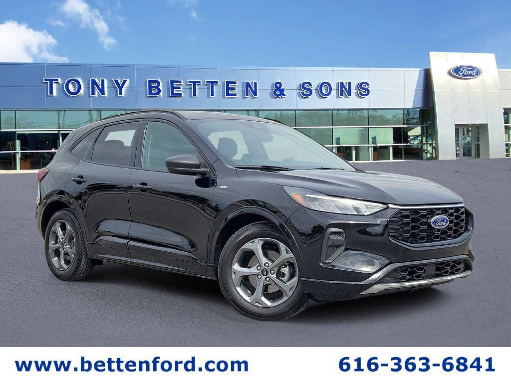 Used 2023 Ford Escape ST-Line w/ Tech Pack #1 FWD image 1