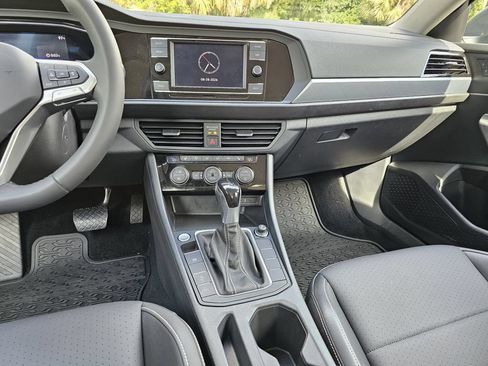Used 2022 Volkswagen Jetta SE FWD image 13