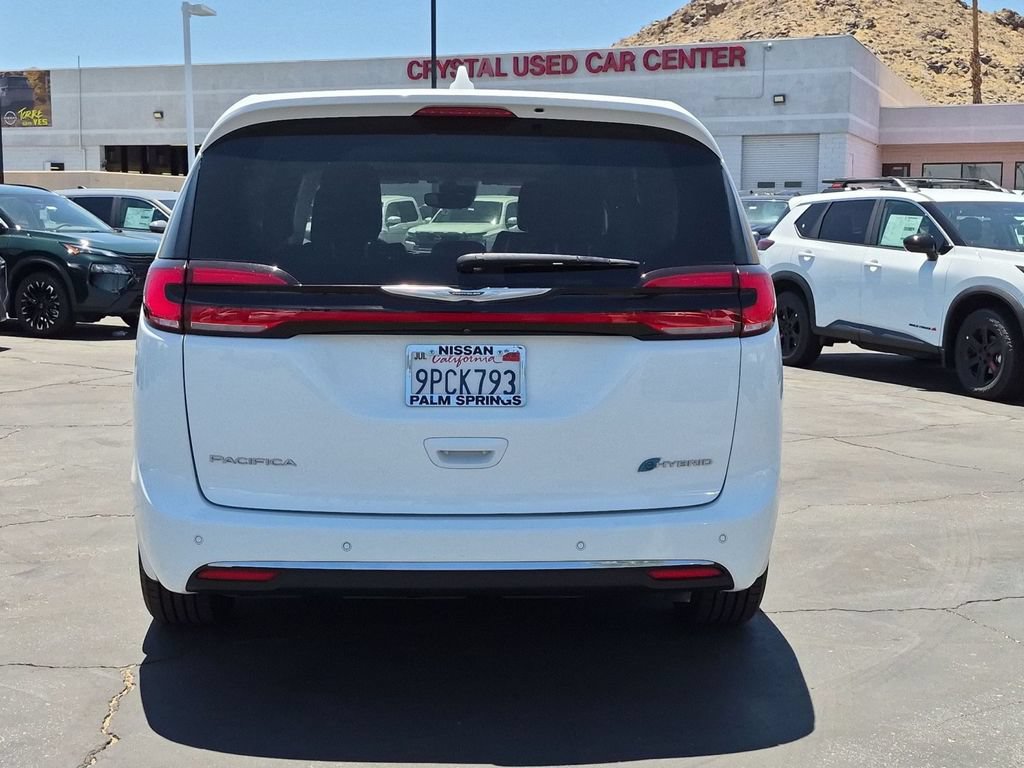 Used 2022 Chrysler Pacifica Touring-L FWD image 4