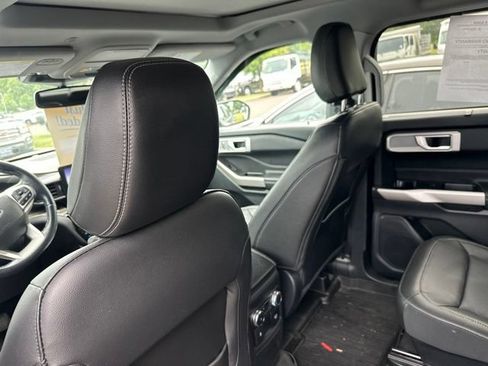 Used 2022 Ford Explorer Limited w/ Equipment Group 301A AWD/4WD image 9