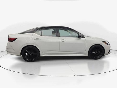 Used 2023 Nissan Sentra SR w/ SR Premium Package FWD image 9