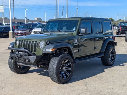 Used 2021 Jeep Wrangler Unlimited Sport w/ Sun And Sound Package image 8