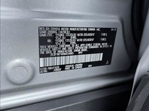 Used 2024 Toyota RAV4 XLE AWD/4WD image 23