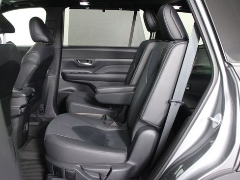 Used 2025 Toyota Grand Highlander AWD Hybrid image 32