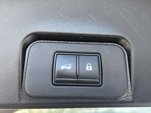 Used 2021 Nissan Rogue SV image 12