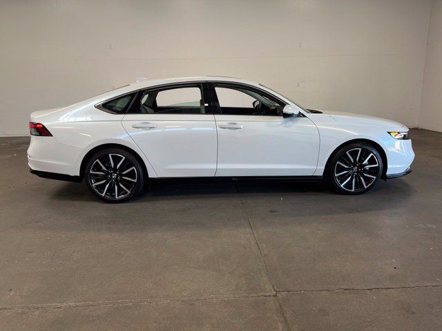 Used 2024 Honda Accord Touring image 2