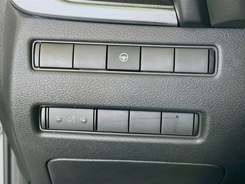 Used 2023 Nissan Rogue SV FWD image 17