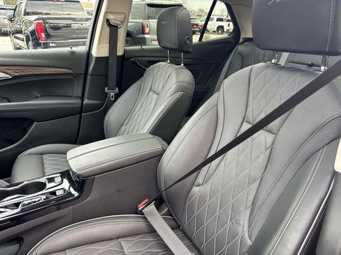 Used 2023 Buick Envision Avenir image 20