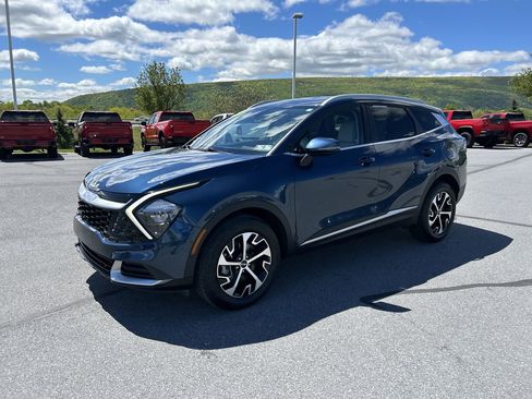 Used 2023 Kia Sportage EX AWD/4WD image 3