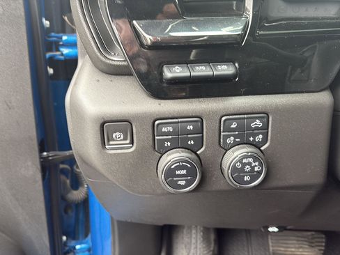 Used 2022 Chevrolet Silverado 1500 ZR2 w/ Technology Package image 18