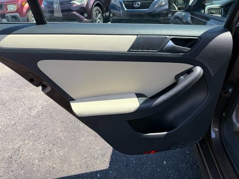 Used 2011 Volkswagen Jetta SE image 24