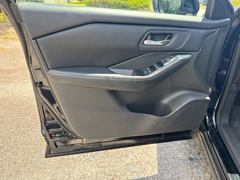 Used 2025 Nissan Rogue SV FWD image 10