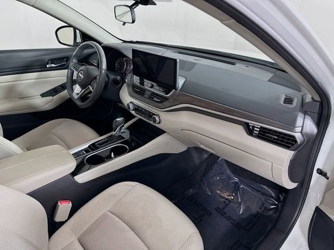 Certified 2024 Nissan Altima 2.5 SV w/ SV Premium Package AWD/4WD image 36