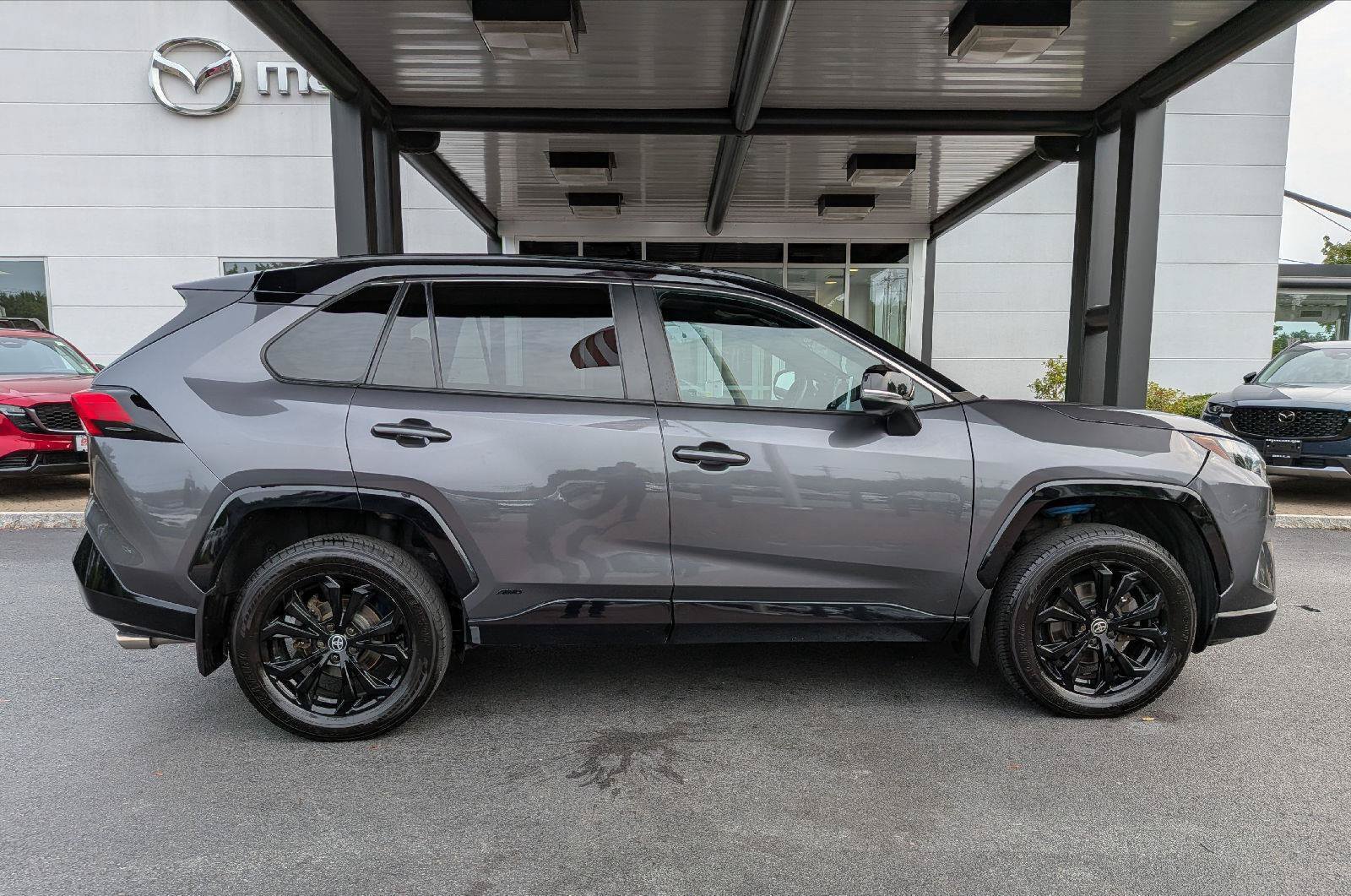 Used 2022 Toyota RAV4 XSE AWD/4WD image 6