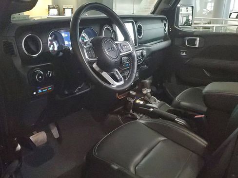 Used 2022 Jeep Wrangler Unlimited Sahara w/ Cold Weather Group image 20