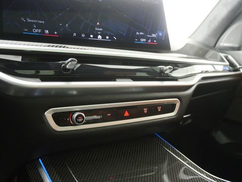 Certified 2025 BMW X7 M60i image 30