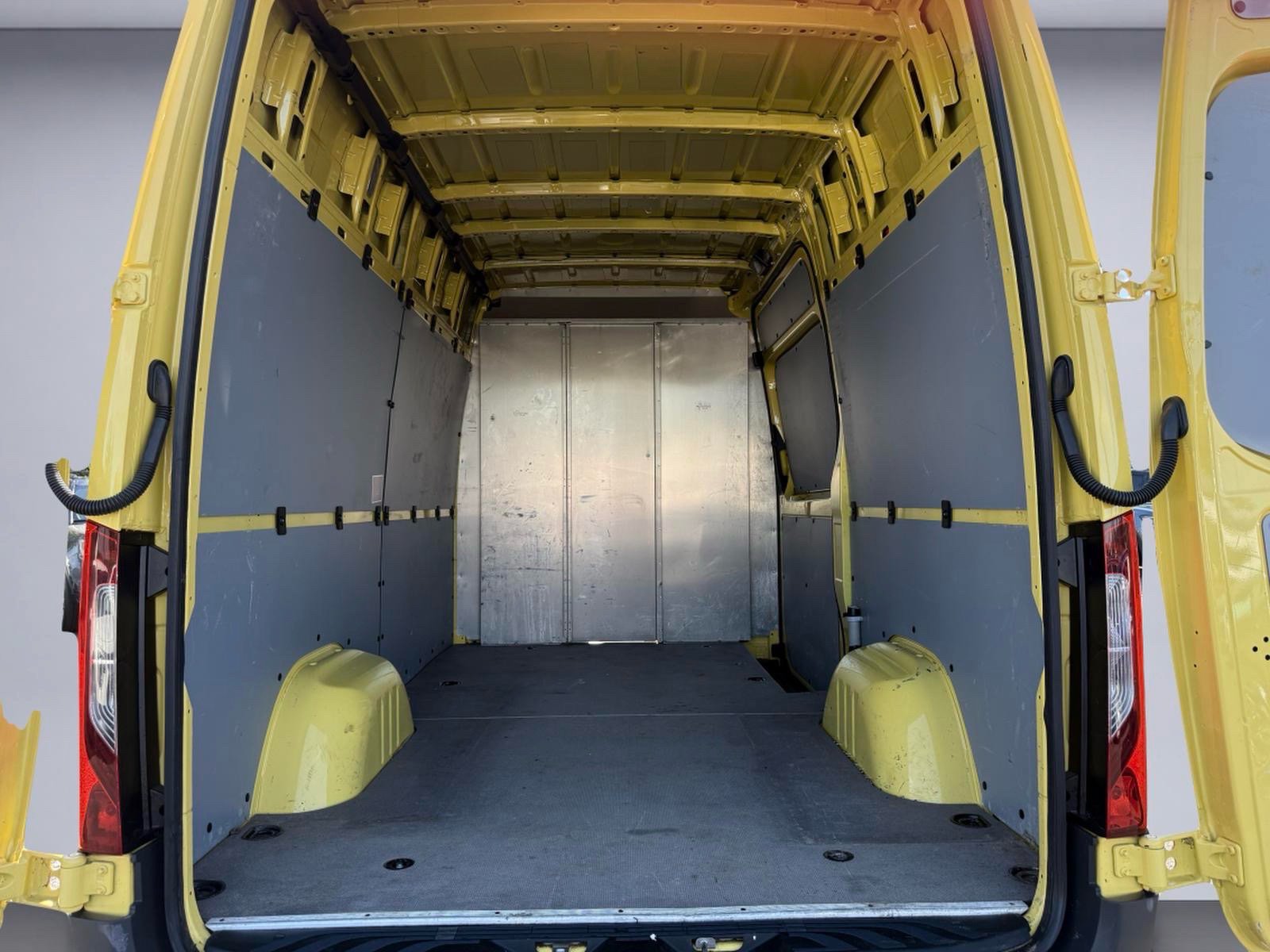 Used 2021 Mercedes-Benz Sprinter 1500 image 8