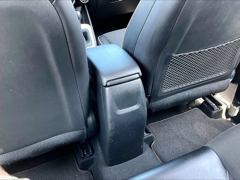 Used 2022 Hyundai Venue Limited w/ Cargo Package FWD image 12