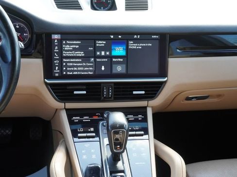 Used 2020 Porsche Cayenne AWD/4WD image 16