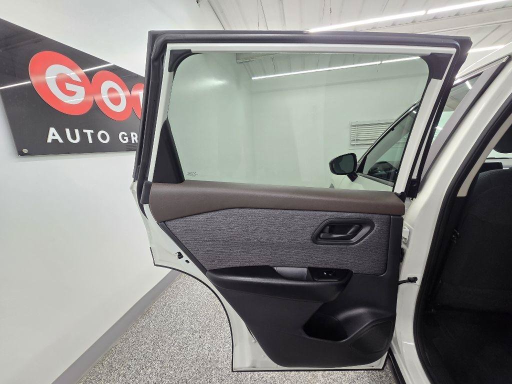 Used 2023 Nissan Rogue S FWD image 28