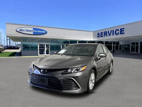 Used 2023 Toyota Camry LE FWD image 4
