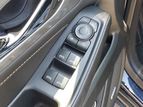 Used 2022 Chevrolet Traverse LT w/ LT Premium Package FWD image 10