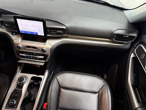 Certified 2022 Ford Explorer XLT w/ Equipment Group 202A image 61