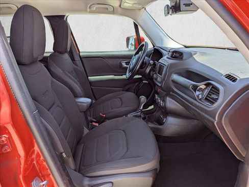 Used 2017 Jeep Renegade Altitude FWD image 19