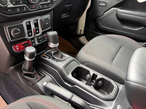 Used 2021 Jeep Wrangler Rubicon AWD/4WD image 13