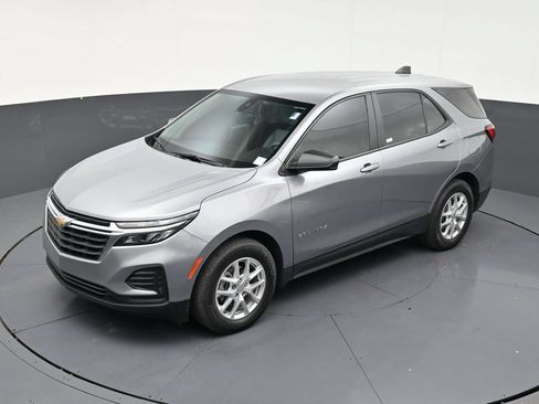 Used 2024 Chevrolet Equinox LS w/ LS Convenience Package FWD image 11