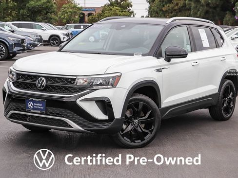 Used 2023 Volkswagen Taos SE w/ Panoramic Sunroof Package FWD image 1