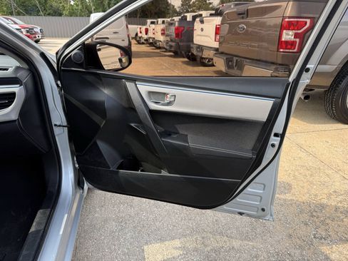 Used 2016 Toyota Corolla LE FWD image 11