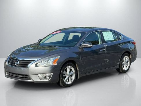 Used 2015 Nissan Altima 2.5 SL w/ Technology Package FWD image 3