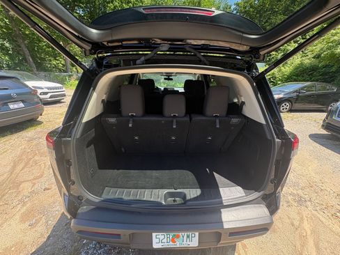 Used 2025 Nissan Pathfinder SV FWD image 30