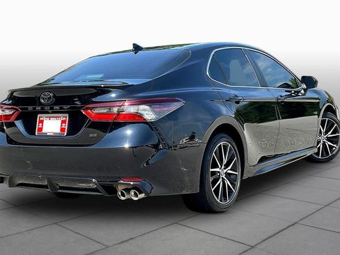 Used 2021 Toyota Camry SE FWD image 12