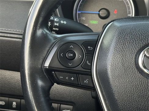 Used 2022 Toyota Venza LE image 13