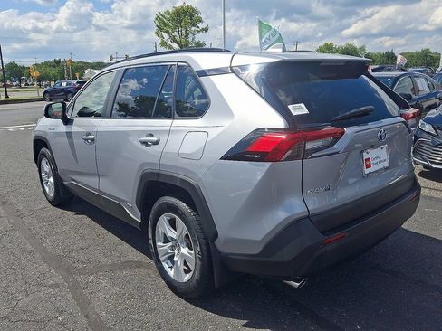 Certified 2021 Toyota RAV4 XLE w/ Convenience Package AWD/4WD image 4