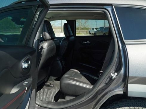 Used 2021 Jeep Cherokee Trailhawk image 15